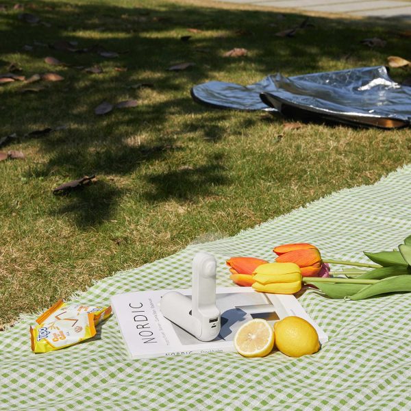 1030309-3-mini-wentylator-wiatrak-przenosny-z-funkcja-powerb-jisulife-hurtownia-dropshipping.jpg Mini portatīvais ventilators ar lādētāja funkciju un lukturīti USB-A USB-C 2000mAh - balts