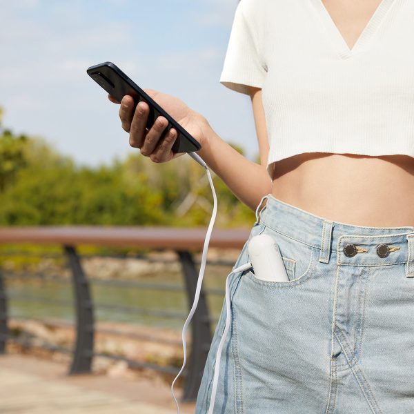 1030309-5-mini-wentylator-wiatrak-przenosny-z-funkcja-powerb-jisulife-hurtownia-dropshipping.jpg Mini portatīvais ventilators ar lādētāja funkciju un lukturīti USB-A USB-C 2000mAh - balts