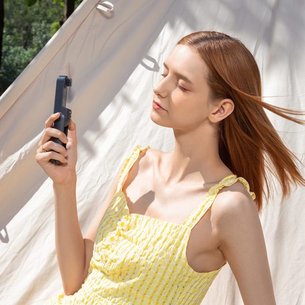 1030312-8-mini-wentylator-wiatrak-przenosny-z-funkcja-powerb-jisulife-hurtownia-dropshipping.jpg Mini portatīvais ventilators ar lādētāja funkciju un lukturīti USB-A USB-C 2000mAh - zils