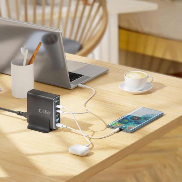 Uzlādes stacija ierīcēm ar displeju 3x USB-C 2x USB-A GaN 140W - melna