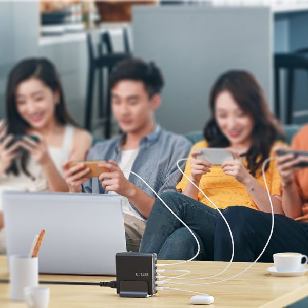 Uzlādes stacija ierīcēm ar displeju 3x USB-C 2x USB-A GaN 140W - melna