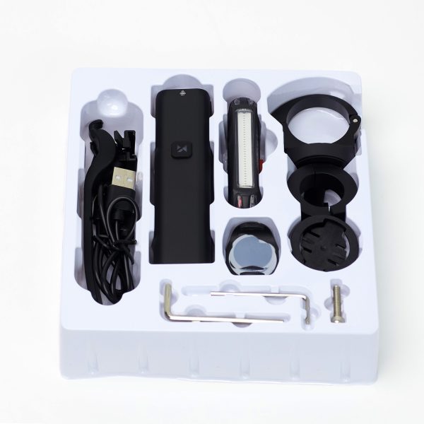 1031116-5-zestaw-lampek-rowerowych-akumulatorowych-przod-tyl-wozinsky-hurtownia-dropshipping.jpg Zestaw lampek rowerowych akumulatorowych przód tył 1000 lm