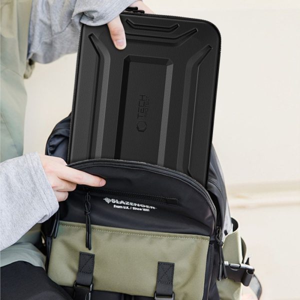 1031150-11-pokrowiec-etui-usztywniane-na-laptopa-15-16-tech-protect-hurtownia-dropshipping-1.jpg Ciets, ūdensnecaurlaidīgs korpuss 15-16 collu klēpjdatoram - melns
