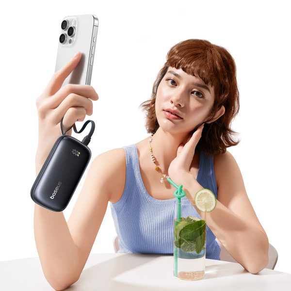 Powerbank 10000mAh 22.5W ar displeju un noņemamu kabeli - melns