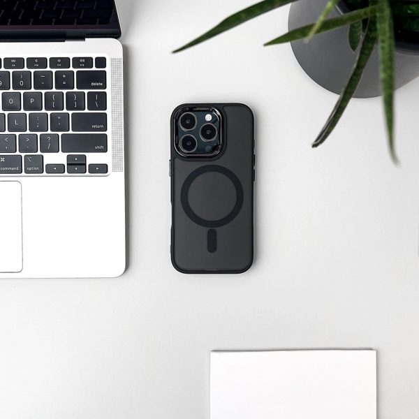 iPhone 17 MagSafe mirdzošs vāciņš — melns