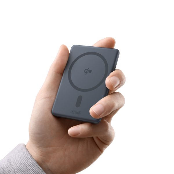 Ultraplāns 5000mAh pārnēsājamais akumulators ar statīvu un PicoGo AM31 Qi2 MagSafe 20W kabeli - pelēks