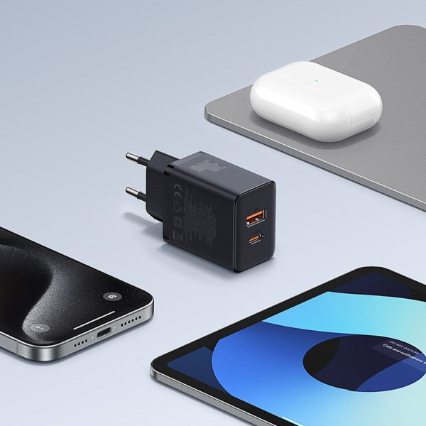 Cube Pro 30W USB-C USB-A sienas lādētājs - melns