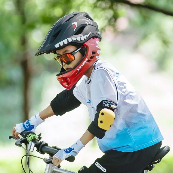 Bērnu velosipēda ķivere ar noņemamu zodu, M izmērs 54-58 cm - melna haizivs