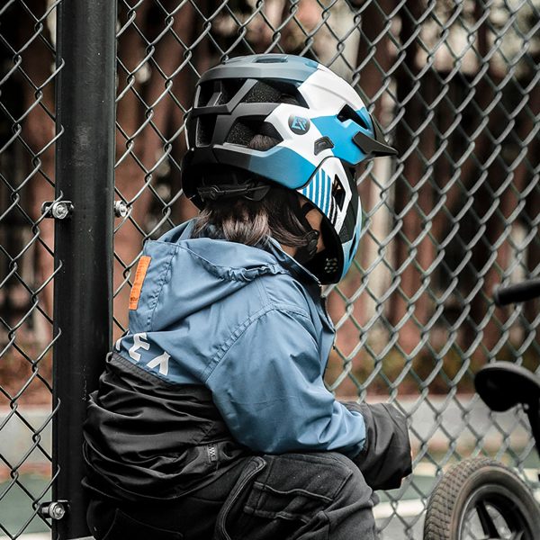 Bērnu velosipēda ķivere ar noņemamu zodu, M izmērs 54-57 cm - zila