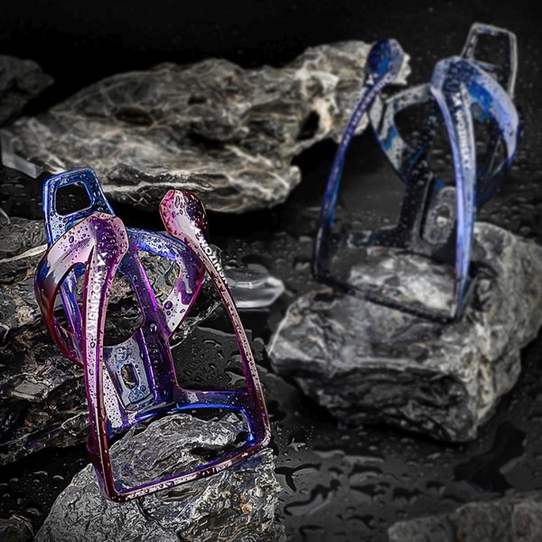 1032615-2-koszyk-uchwyt-rowerowy-na-bidon-niebiesko-fiolet-wozinsky-hurtownia-dropshipping.jpg Velosipēda pudeļu turētājs - zils un violets