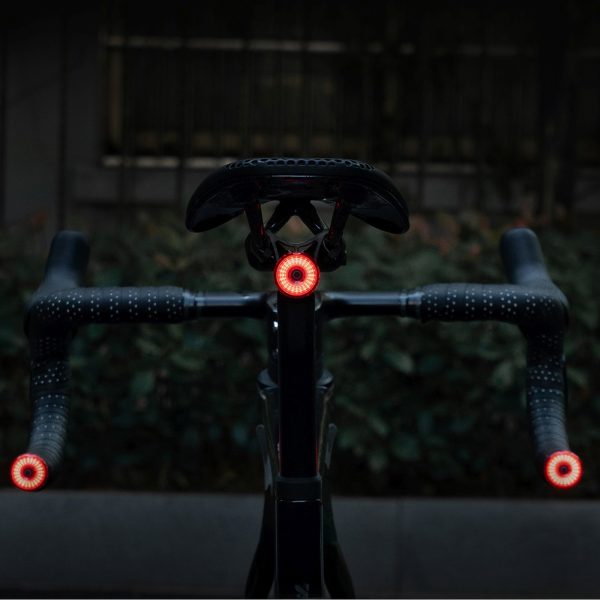 1032624-7-lampki-tylne-wodoodporne-inteligentne-swiatla-wozinsky-hurtownia-dropshipping.jpg Ūdensizturīgi aizmugurējie lukturi, viedie lukturi, melni, 2 gab.