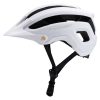 1033235-2-kask-rowerowy-mtb-z-odpinanym-daszkiem-czarno-bial-wozinsky-hurtownia-dropshipping.jpg MTB velosipēda ķivere ar noņemamu vizieri, viegla, 57-62 cm - melna un balta