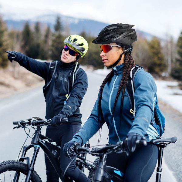 1033237-10-kask-rowerowy-mtb-odpinany-daszek-lampka-czarny-wozinsky-hurtownia-dropshipping.jpg MTB velosipēda ķivere ar noņemamu vizieri un USB aizmugurējo lukturi 54-57 cm - melna