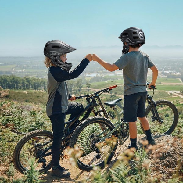 Bērnu pilnībā aizverama velosipēda ķivere ar USB aizmugurējo lukturi (52-56 cm) - pelēka