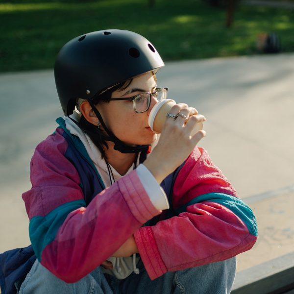 Viegla BMX skrejriteņa ķivere 48-52 cm - melna