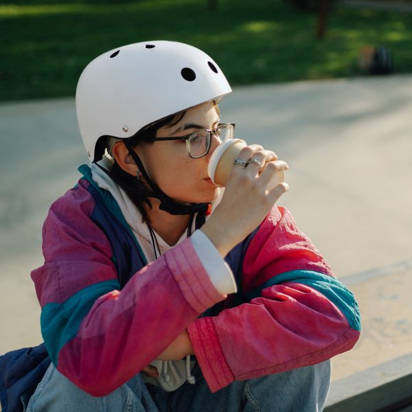 Viegla BMX skrejriteņa ķivere 48-52 cm - balta