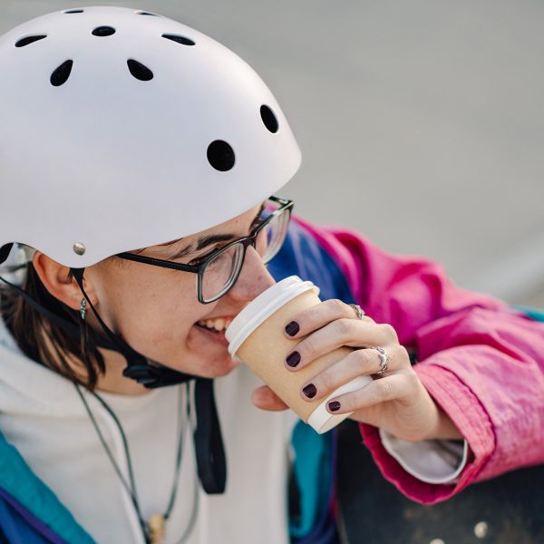 Viegla BMX skrejriteņa ķivere 48-52 cm - balta