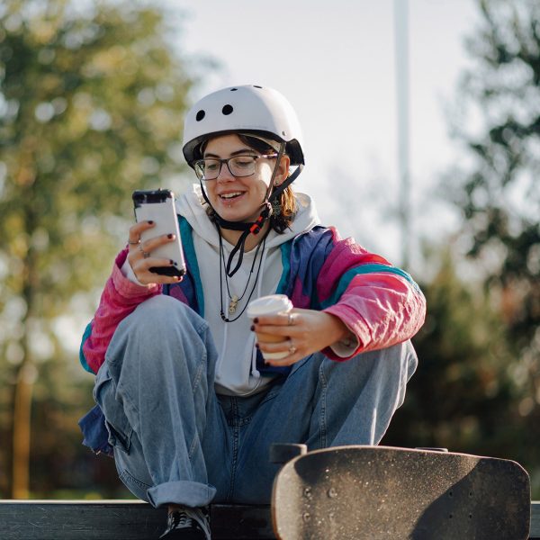 Viegla BMX skrejriteņa ķivere 48-52 cm - balta