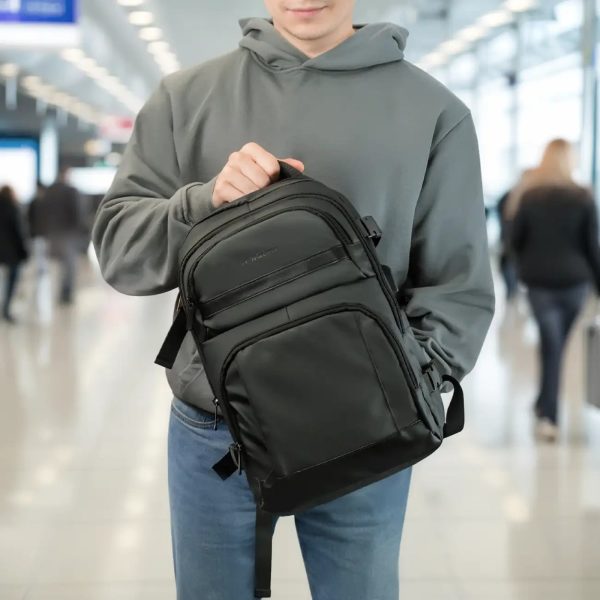 Ceļojumu mugursoma lidmašīnai ar nodalījumu klēpjdatoram 20l 40x20x25 cm - melna