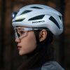 Velosipēda ķivere ar integrētu daudzvirzienu apgaismojumu USB-C 57-61 cm - balta