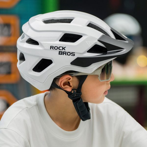 1033760-3-kask-rowerowy-mlodziezowy-z-odpinanym-daszkiem-rockbros-hurtownia-dropshipping.jpg Bērnu velosipēda ķivere ar noņemamu vizieri 54–58 cm - balta