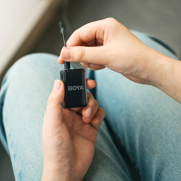 Bezvadu mikrofonu komplekts ar uzlādes maciņu 8 GB 2,4 GHz USB-C