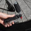 Velosipēda daudzfunkcionālais instrumentu komplekts ar CO2 sūkni un sprūdrata atslēgu