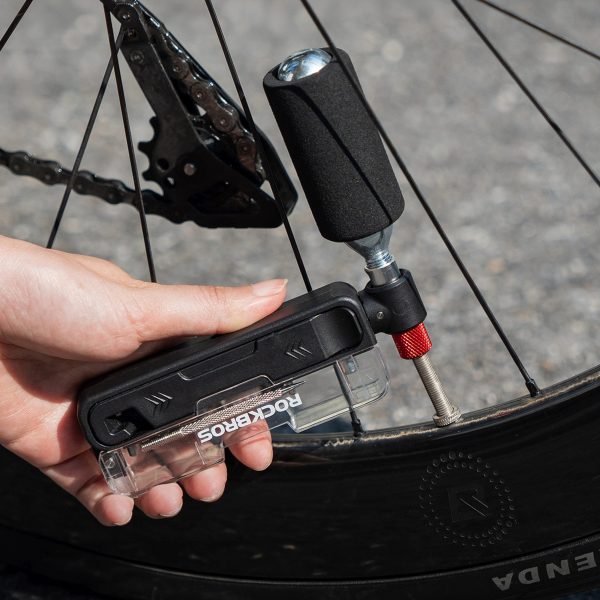 Velosipēda daudzfunkcionālais instrumentu komplekts ar CO2 sūkni un sprūdrata atslēgu