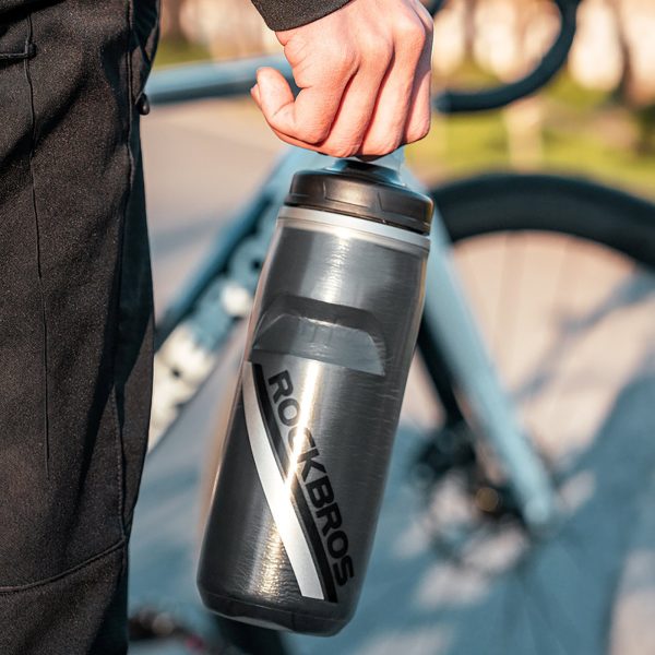 BPA nesaturoša termo velosipēda pudele 620 ml - melna ar gradientu