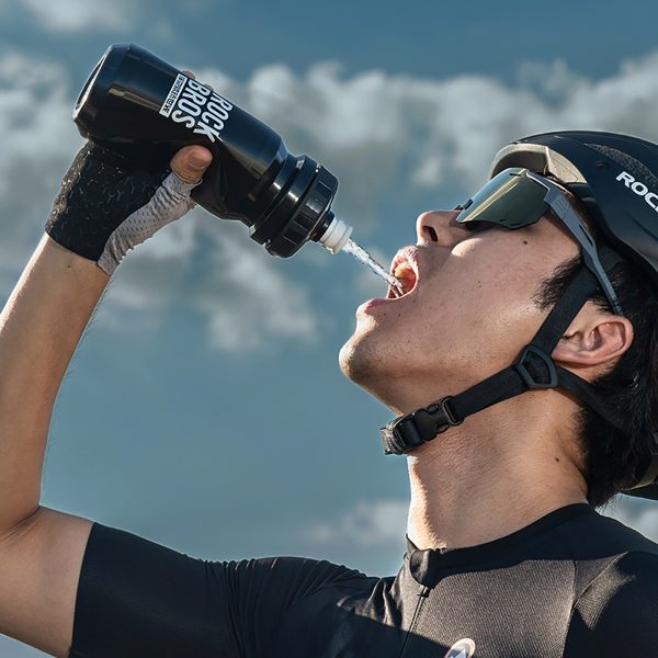 Velosipēda pudele ūdens dzērieniem 600 ml - melna