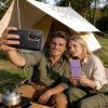 Samsung Galaxy A57 Kevlar Aura MagSafe maciņš ar objektīva pārsegu - melns un oranžs