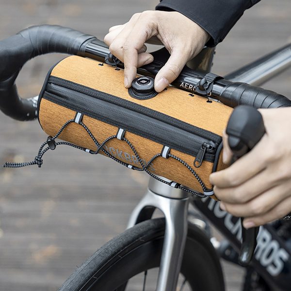 1035266-7-torba-rowerowa-walek-na-kierownice-1-5l-pomarancz-rockbros-hurtownia-dropshipping.jpg Ūdensizturīga velosipēda soma uz rullīšiem uz stūres 1,5 l - oranža