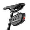 1035301-1-torba-rowerowa-podsiodlowa-z-inteligentna-lampka-rockbros-hurtownia-dropshipping.jpg Velosipēda seglu soma ar viedo aizmugurējo lukturi 0,45 l - melna