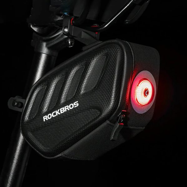 1035301-6-torba-rowerowa-podsiodlowa-z-inteligentna-lampka-rockbros-hurtownia-dropshipping.jpg Velosipēda seglu soma ar viedo aizmugurējo lukturi 0,45 l - melna
