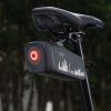 1035302-10-torba-rowerowa-podsiodlowa-z-inteligentna-lampka-rockbros-hurtownia-dropshipping.jpg Viegla velosipēda seglu soma ar viedo aizmugurējo lukturi - melna