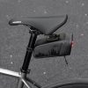 1035302-11-torba-rowerowa-podsiodlowa-z-inteligentna-lampka-rockbros-hurtownia-dropshipping.jpg Viegla velosipēda seglu soma ar viedo aizmugurējo lukturi - melna