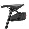 1035302-3-torba-rowerowa-podsiodlowa-z-inteligentna-lampka-rockbros-hurtownia-dropshipping.jpg Viegla velosipēda seglu soma ar viedo aizmugurējo lukturi - melna
