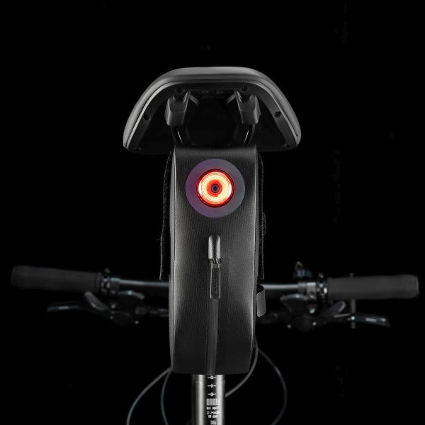 1035303-10-torba-rowerowa-podsiodlowa-z-inteligentna-lampka-rockbros-hurtownia-dropshipping.jpg Velosipēda sēdekļa soma ar viedo aizmugurējo lukturi 0,8 l - melna