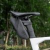 1035303-9-torba-rowerowa-podsiodlowa-z-inteligentna-lampka-rockbros-hurtownia-dropshipping.jpg Velosipēda sēdekļa soma ar viedo aizmugurējo lukturi 0,8 l - melna
