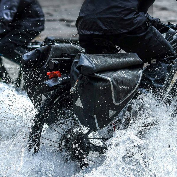 1035308-2-torba-rowerowa-na-bagaznik-wodoodporna-20l-czarna-rockbros-hurtownia-dropshipping.jpg Ūdensizturīga 20 litru velosipēda bagāžnieka soma - melna